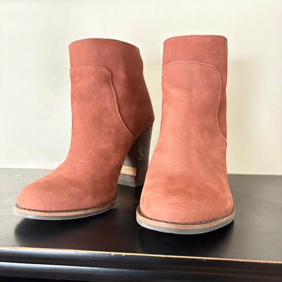 Lucky Brand suede ankle boots, heels, back zipper, leather upper, ladies 7.5 - Picture 1 of 8